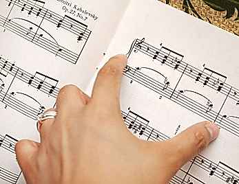 Yeni müzik eserleri çalmayı nasıl öğrenelim